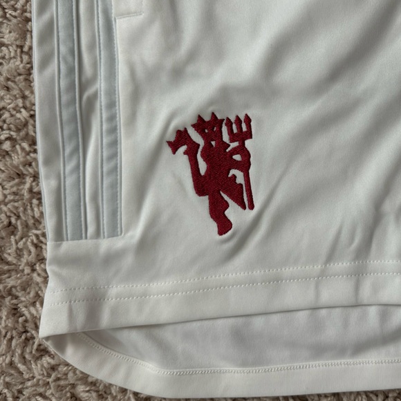 NWOT adidas Man United Third Shorts 2023-24 - Kids, size Small 9-10 - Picture 3 of 13
